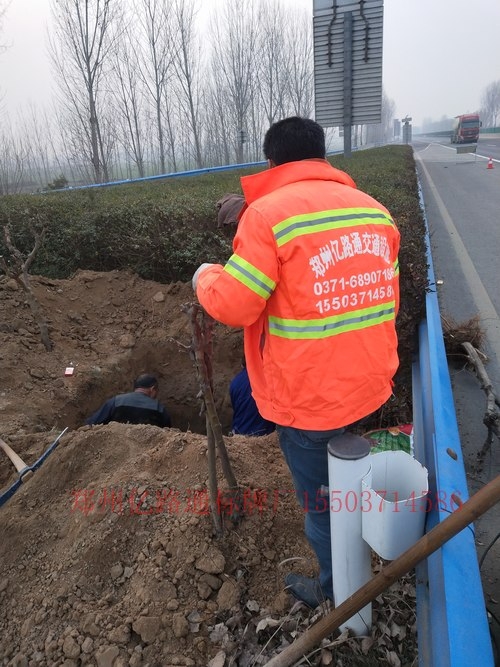 普洱普洱高速公路标志牌基础施工案例
